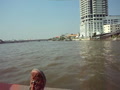 バンコクのチャオプラヤー川のボートはなかなか乗り心地よしです。13番乗り場からセントラルまで編。
