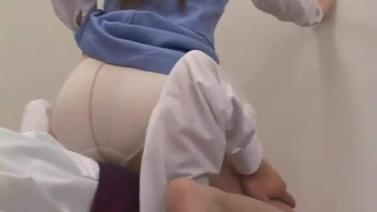 OLのお*さんが来客にわいせつ行為 - FC2 Video (Adult)